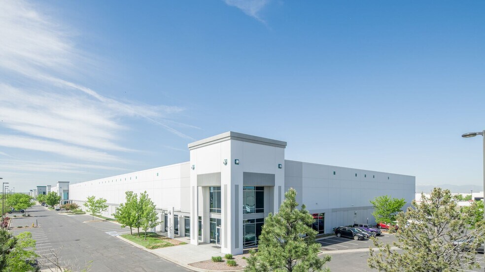 10405-10445 E 49th Ave, Denver, CO à louer - Photo de l’immeuble – Image 3 sur 4