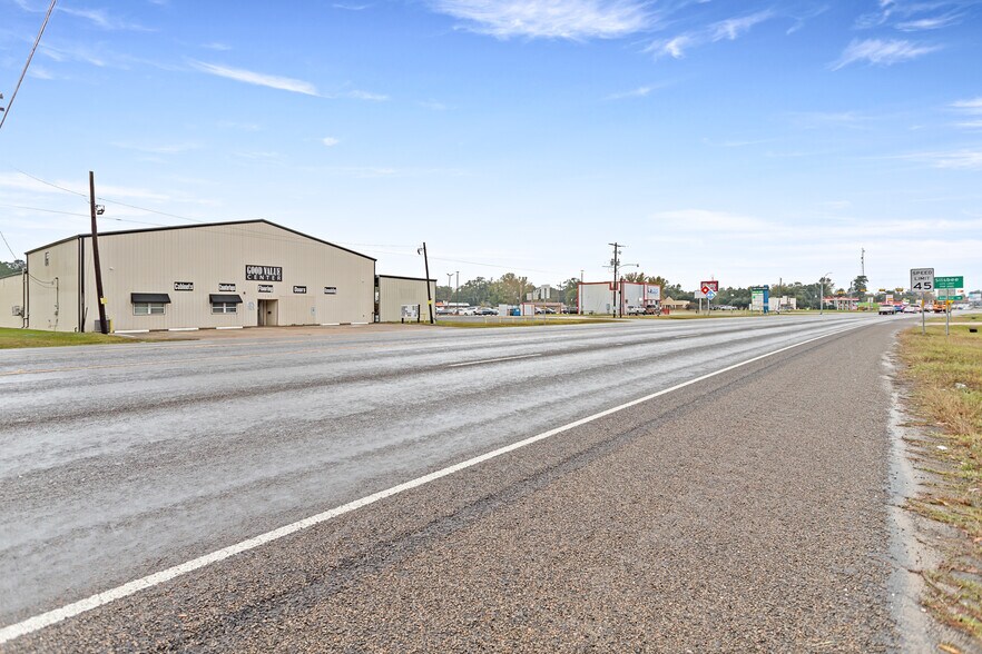 1400 N 5th St, Silsbee, TX à vendre - Photo de l’immeuble – Image 2 sur 19