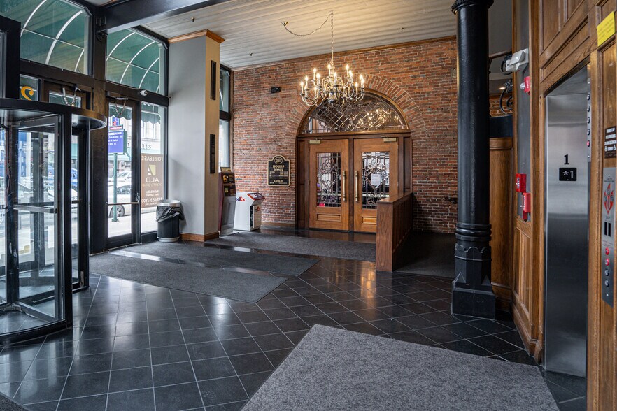 200 S Meridian St, Indianapolis, IN à louer - Photo de l’immeuble – Image 2 sur 6