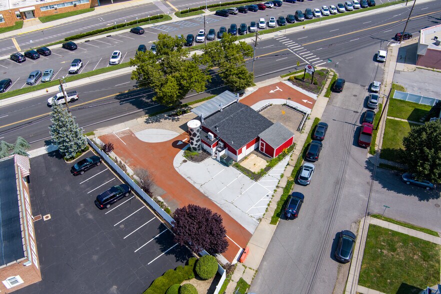 2350 N Jerusalem Ave, North Bellmore, NY à vendre - Photo de l’immeuble – Image 2 sur 12