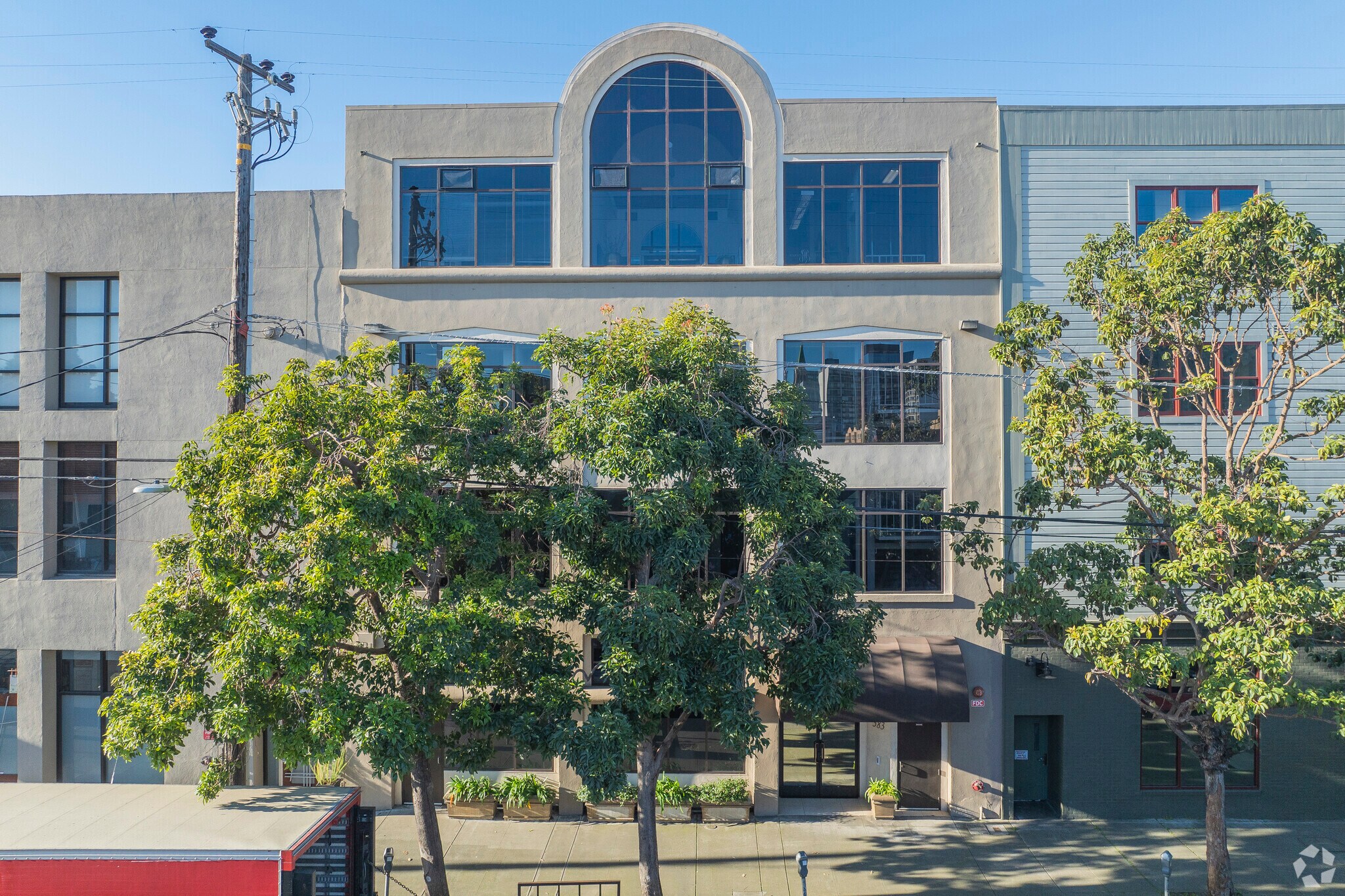 383 4th St, Oakland, CA à louer Photo principale– Image 1 sur 6