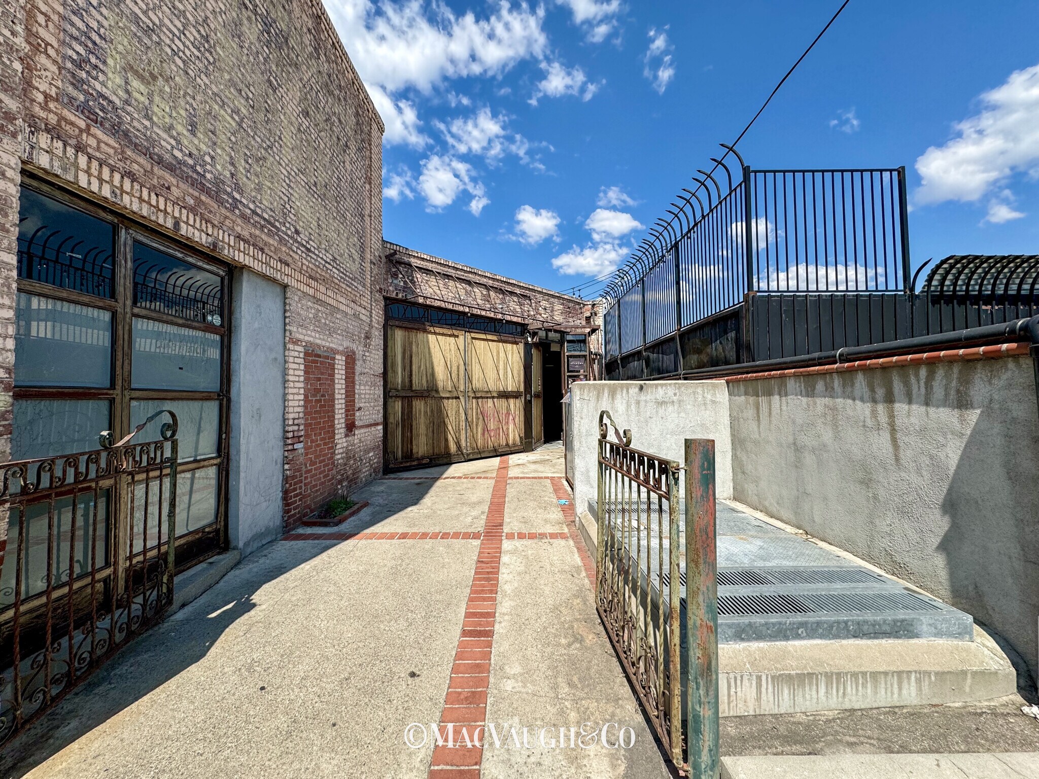 55 Waverly Dr, Pasadena, CA à louer Photo de l’immeuble– Image 1 sur 8