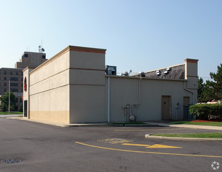 2647 Navarre Ave, Oregon, OH à vendre - Photo de l’immeuble – Image 3 sur 8