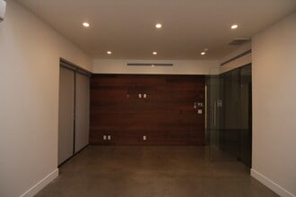 12650 Riverside Dr, Valley Village, CA à louer Photo intérieure– Image 2 sur 2