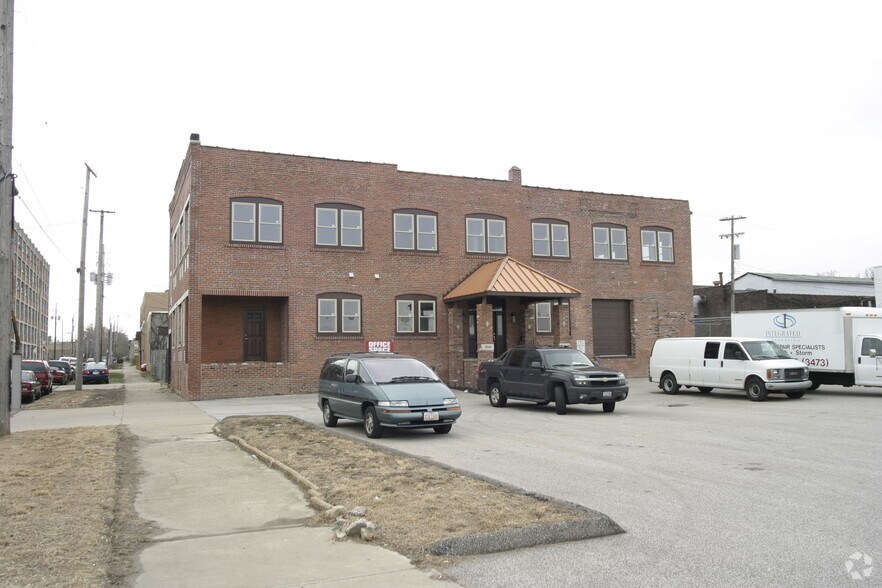 3348 St Clair Ave, Cleveland, OH à louer - Photo de l’immeuble – Image 3 sur 4