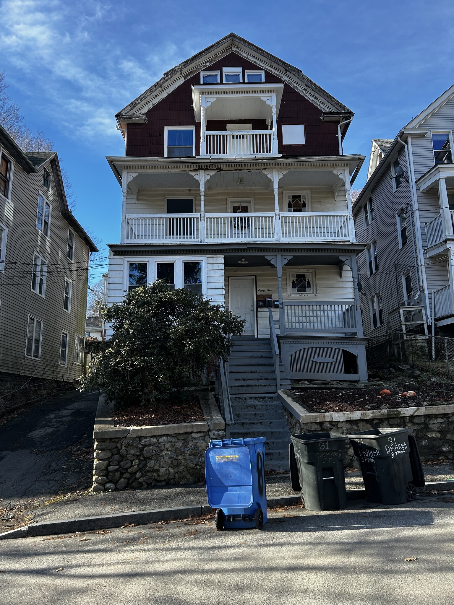 81 Draher St, Waterbury, CT à vendre Photo de l’immeuble– Image 1 sur 14