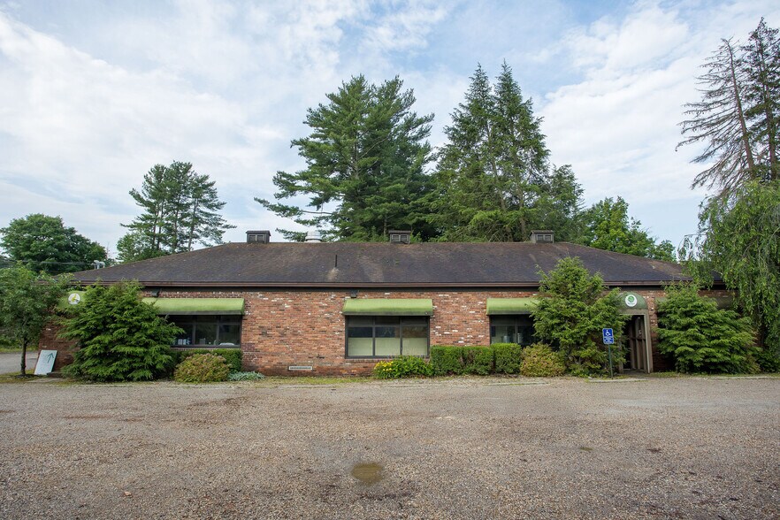 18 Elm Ct, Sheffield, MA à vendre - Photo de l’immeuble – Image 2 sur 15