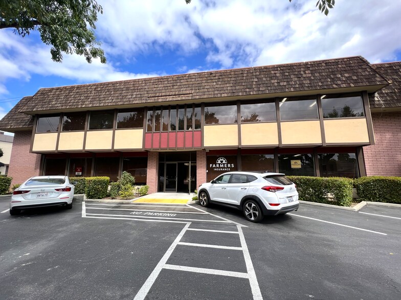 835 Blossom Hill Rd, San Jose, CA à louer - Photo de l’immeuble – Image 1 sur 12