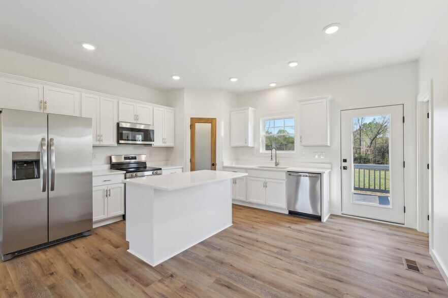 231 Amos Cir, Lafayette, TN à vendre - Photo intérieure – Image 3 sur 4