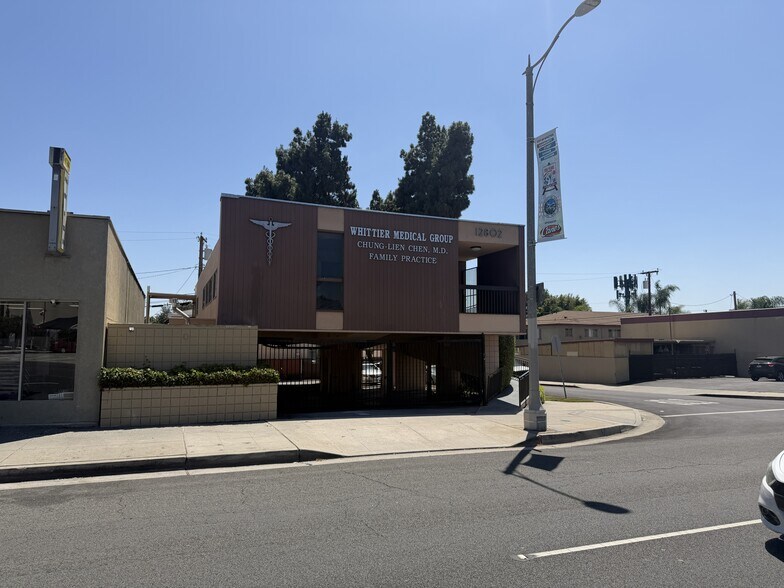 12802 Whittier Blvd, Whittier, CA à louer - Photo de l’immeuble – Image 2 sur 2