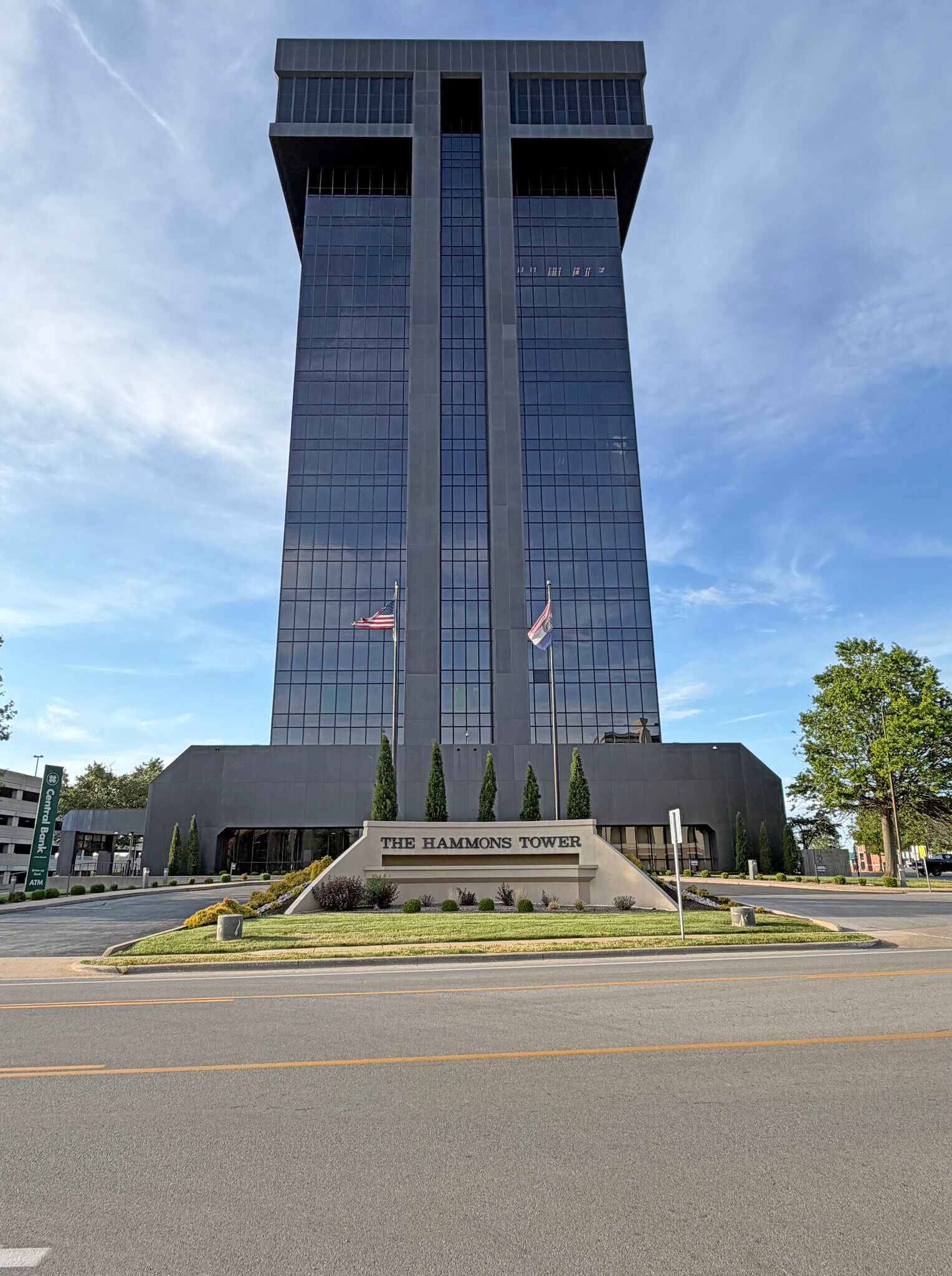 901 E St. Louis St, Springfield, MO à louer Photo de l’immeuble– Image 1 sur 17