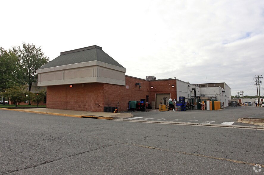 7206 Old Keene Mill Rd, Springfield, VA à louer - Photo de l’immeuble – Image 1 sur 6