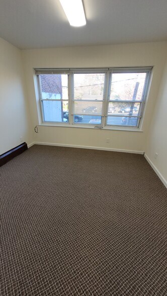 3036-3040 E Tremont Ave, Bronx, NY à louer - Photo de l’immeuble – Image 3 sur 5