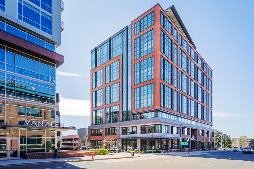 555 S Mangum St, Durham, NC à louer - Photo de l’immeuble – Image 1 sur 8