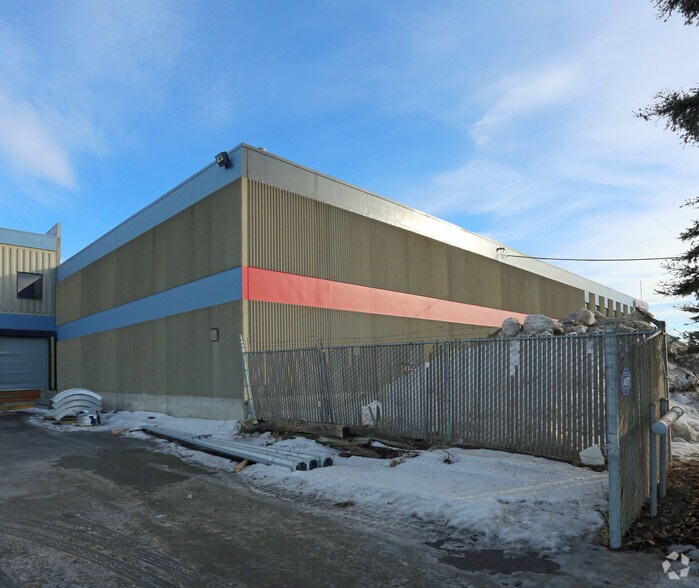 13145 149th St NW, Edmonton, AB à louer - Photo de l’immeuble – Image 3 sur 5