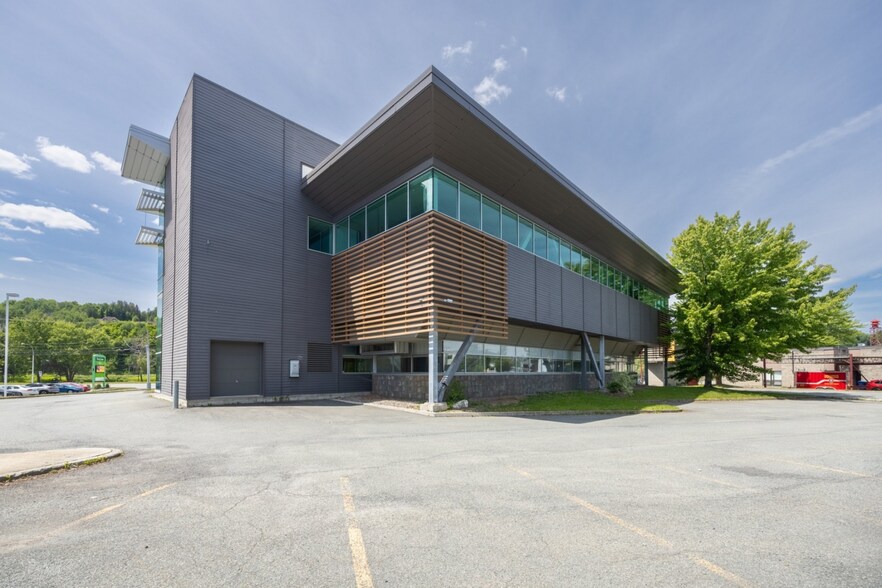 650 Boul Renault, Beauceville, QC à vendre - Photo de l’immeuble – Image 3 sur 7