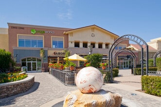 23961 Newhall Ranch Rd, Valencia, CA à louer Photo de l’immeuble– Image 2 sur 8