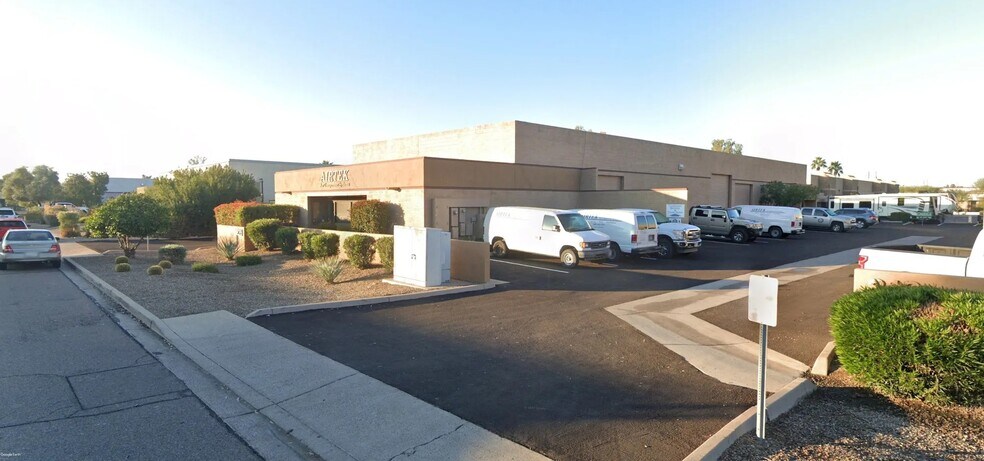 216-228 S Clark Dr, Tempe, AZ à louer - Photo de l’immeuble – Image 2 sur 5