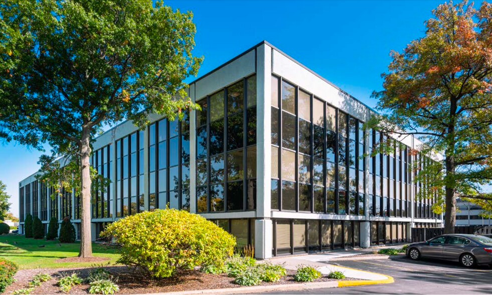 915 Harger Rd, Oak Brook, IL à louer - Photo principale – Image 1 sur 11