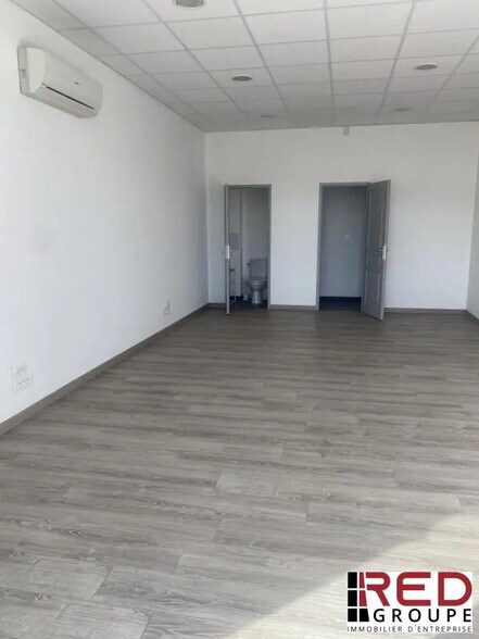 Local d’activités dans Meyreuil à louer - Photo de l’immeuble – Image 3 sur 5