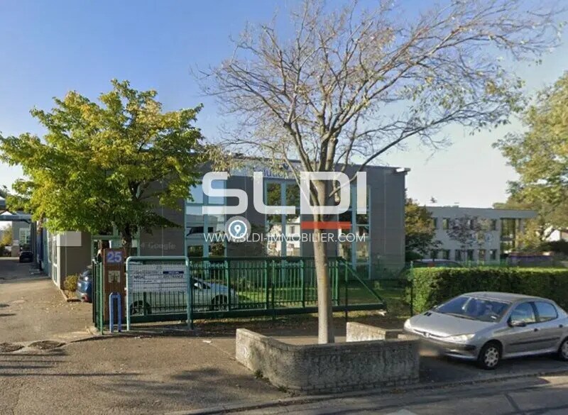 Rue Du 35eme Regiment D'Aviation, Bron à louer Photo de l’immeuble– Image 1 sur 10