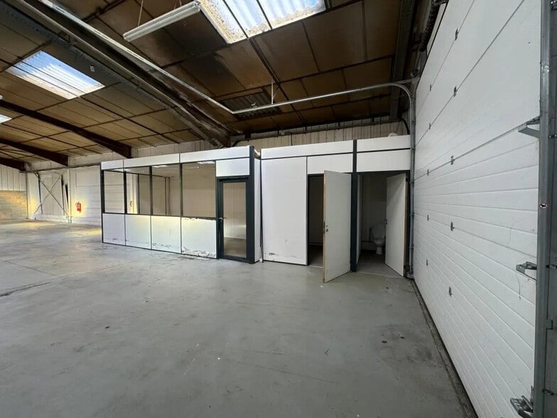 Industriel/Logistique dans Gasville-Oisème à louer - Photo de l’immeuble – Image 3 sur 19