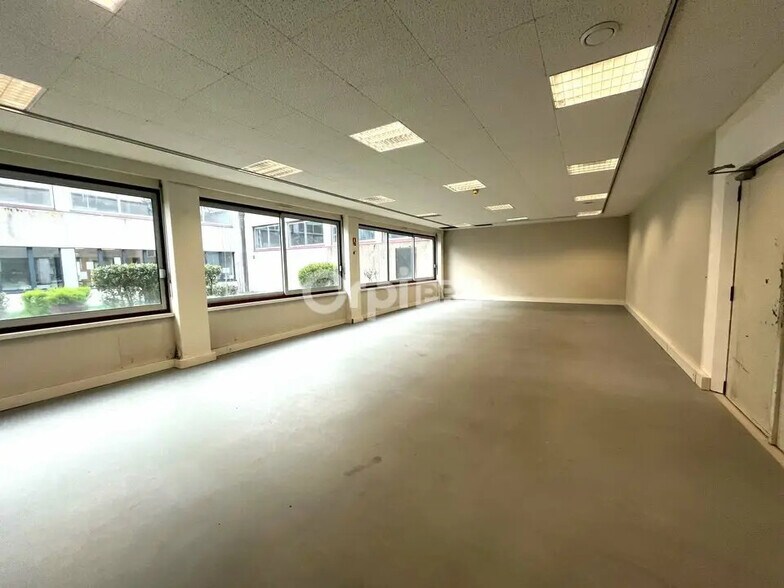 Bureau dans Saint-Gobain à louer - Photo intérieure – Image 2 sur 3