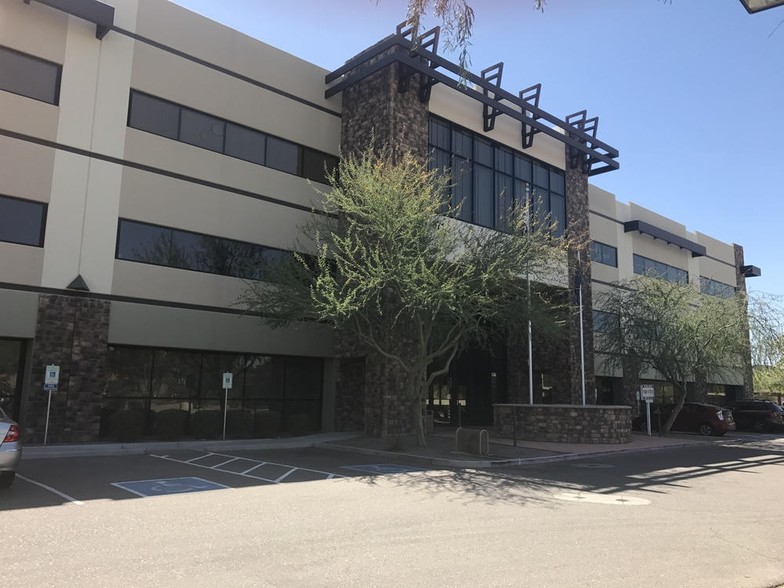 971 N Gilbert Rd, Gilbert, AZ à louer - Photo de l’immeuble – Image 2 sur 8