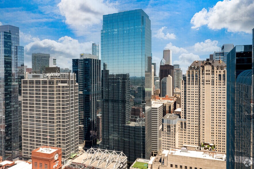 110 N Wacker Dr, Chicago, IL à louer - Photo de l’immeuble – Image 1 sur 11