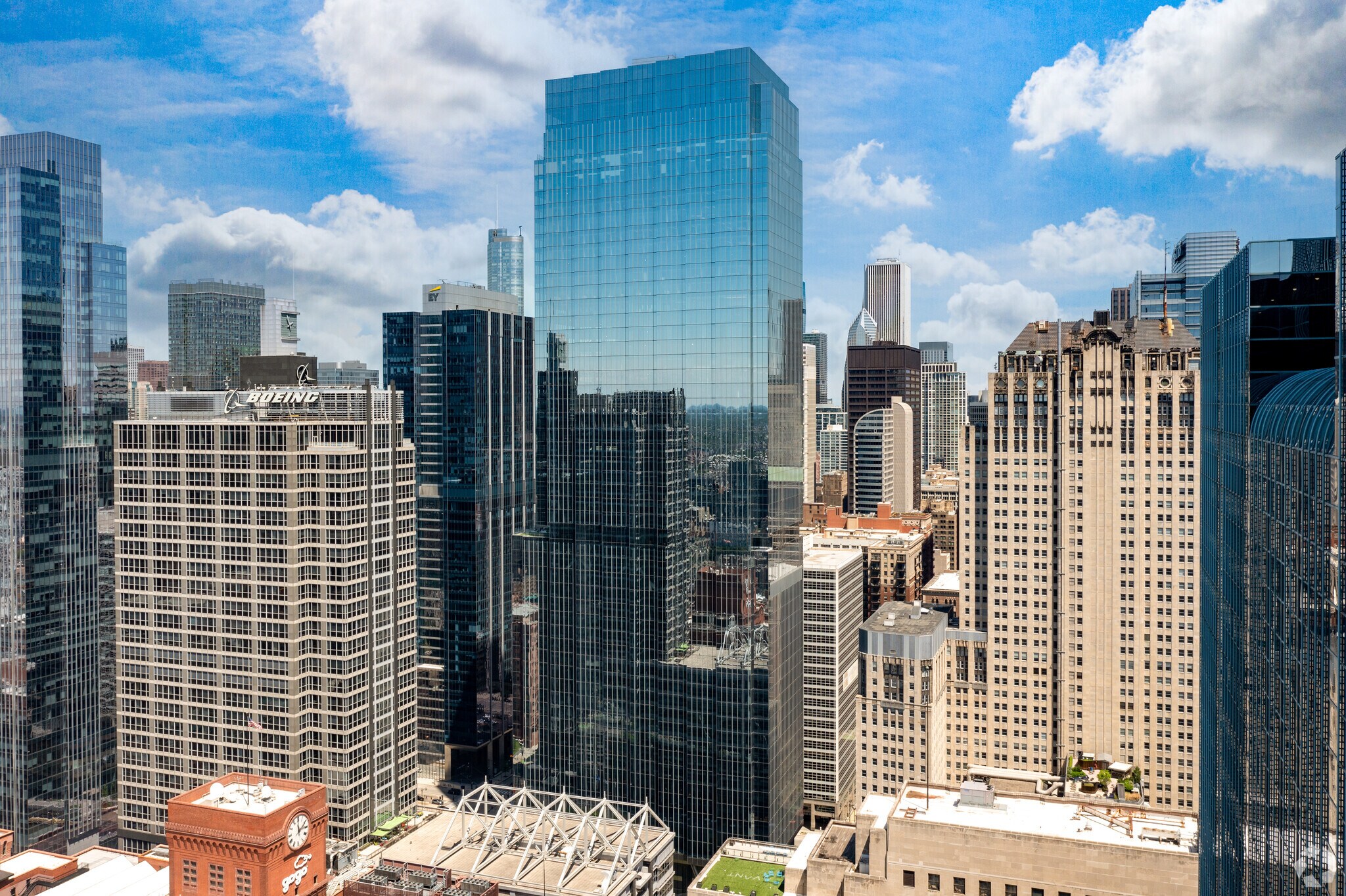 110 N Wacker Dr, Chicago, IL à louer Photo de l’immeuble– Image 1 sur 12