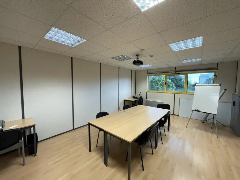 Bureau dans Évreux à vendre - Photo de l’immeuble – Image 3 sur 9