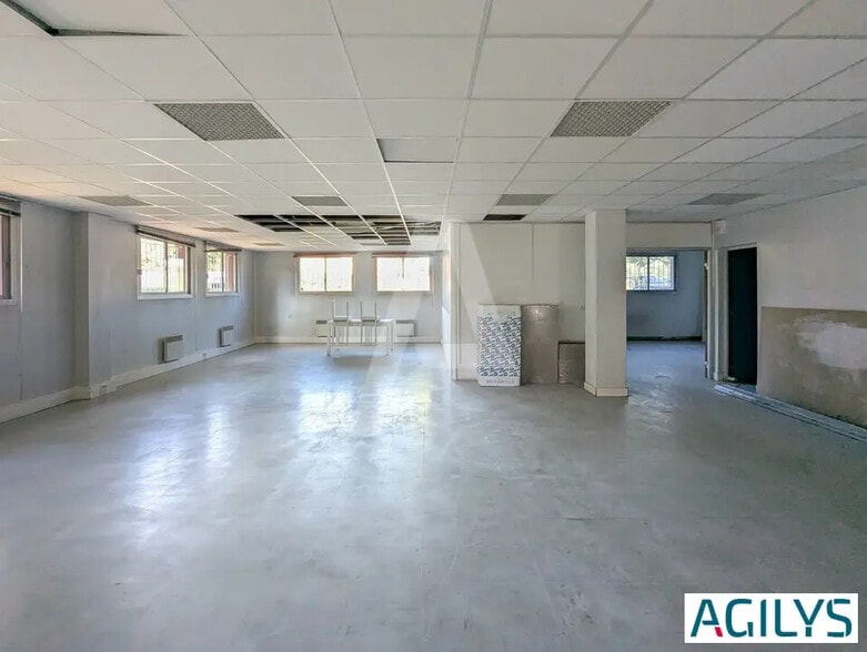 Local d’activités dans Villebon-sur-Yvette à louer - Photo intérieure – Image 2 sur 11