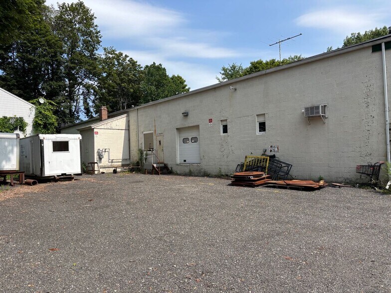 184 Berry St, Torrington, CT à vendre - Photo de l’immeuble – Image 2 sur 4