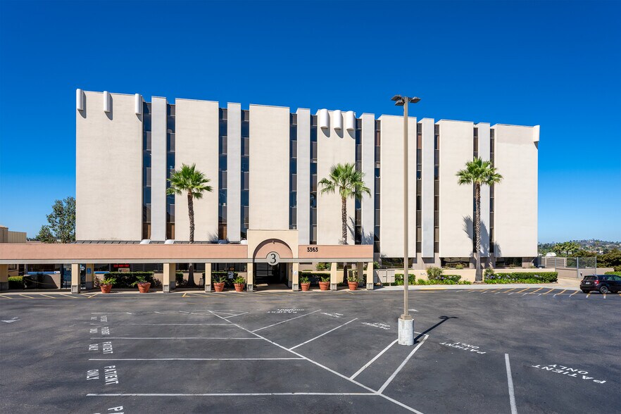 Grossmont Center Dr, La Mesa, CA à louer - Photo de l’immeuble – Image 1 sur 7