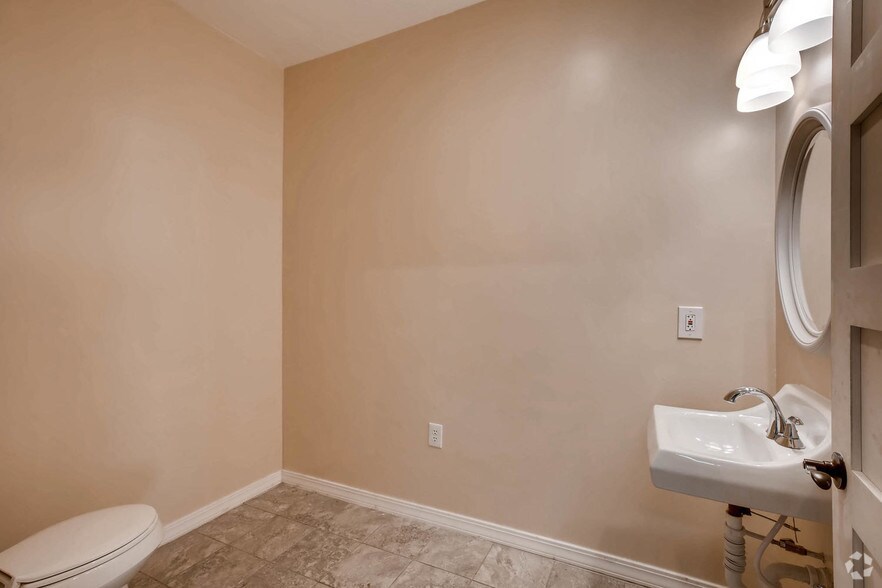 729 Airport Blvd, Austin, TX à vendre - Photo intérieure – Image 2 sur 13