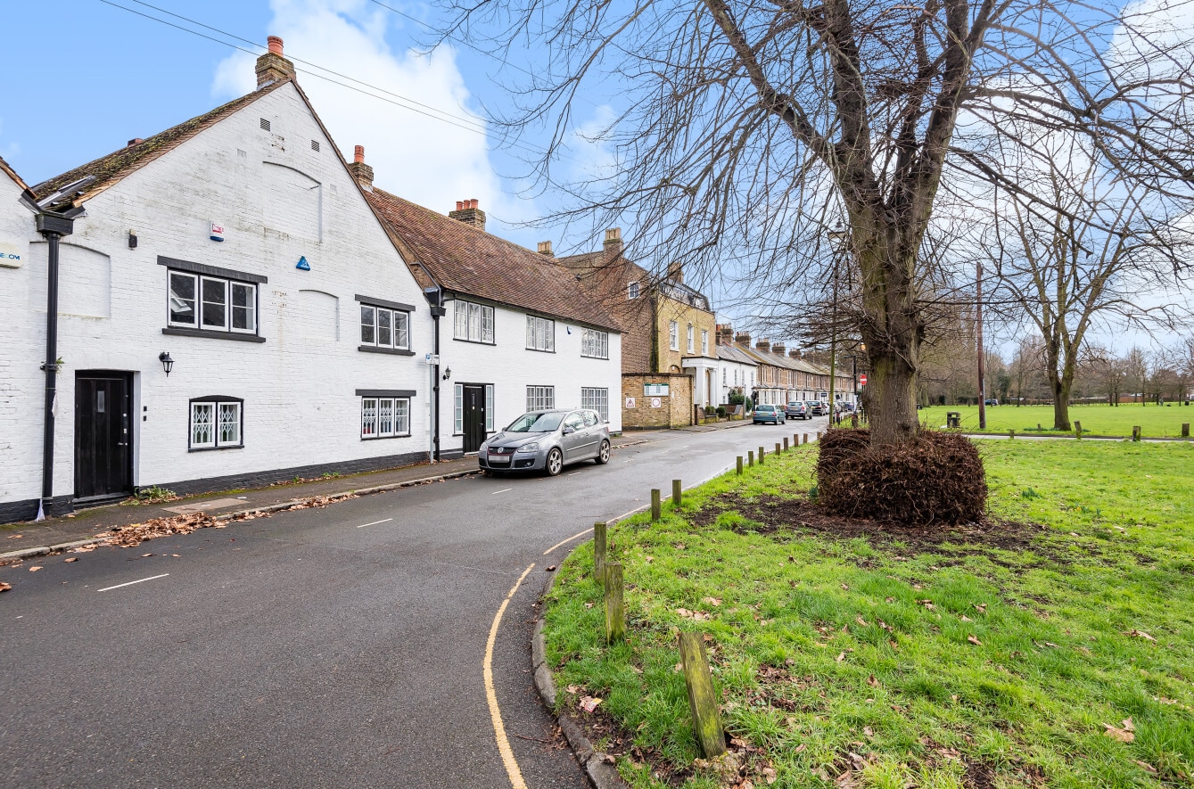 The Green, West Drayton, MDS UB7 7PN - Lot 2 -  - Photo intérieure - Image 1 of 7