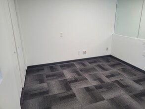 1320 Centre St, Newton, MA à louer Photo intérieure– Image 2 sur 4