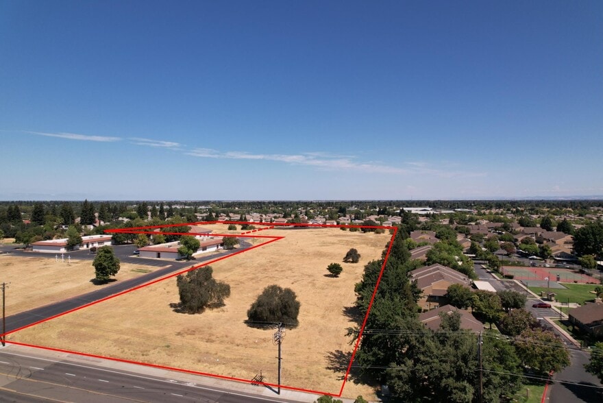 4533 Antelope Rd, Antelope, CA à vendre - Photo de l’immeuble – Image 3 sur 13