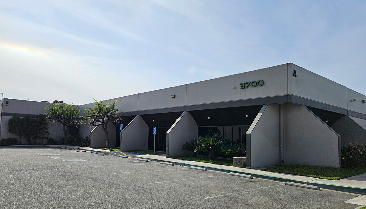 3700 W Segerstrom Ave, Santa Ana, CA à louer Photo principale– Image 1 sur 29