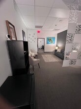 10631 N Kendall Dr, Miami, FL à louer Photo de l’immeuble– Image 2 sur 9