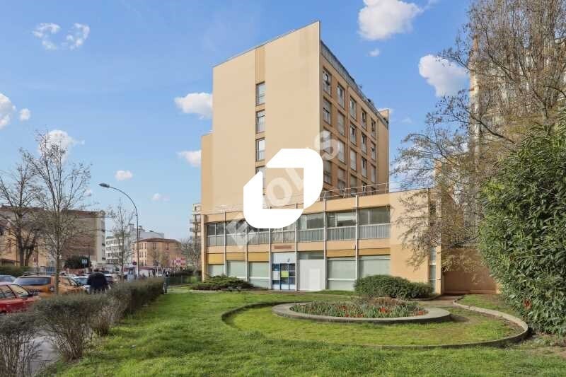 Immeuble residentiel dans Les Lilas à vendre - Photo de l’immeuble – Image 2 sur 9