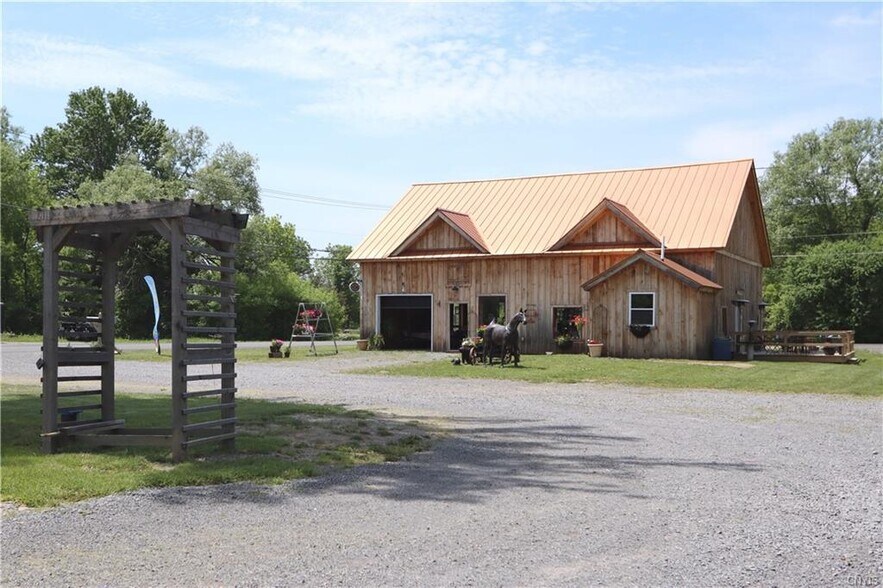 14211 Dodge Ave, Sackets Harbor, NY à vendre - Photo de l’immeuble – Image 2 sur 39