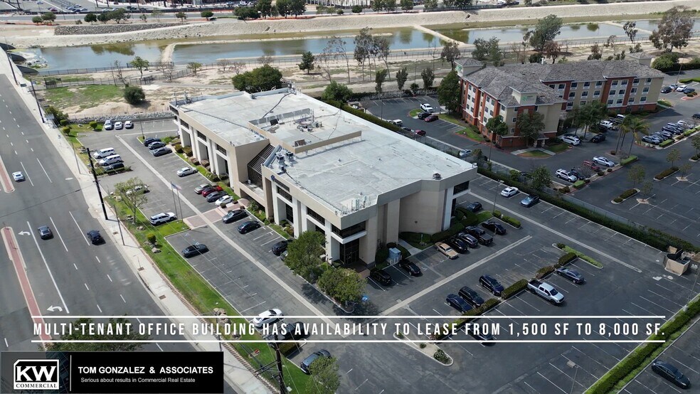 1855 W Katella Ave, Orange, CA à louer - Vidéo sur l’annonce professionnelle – Image 2 sur 106