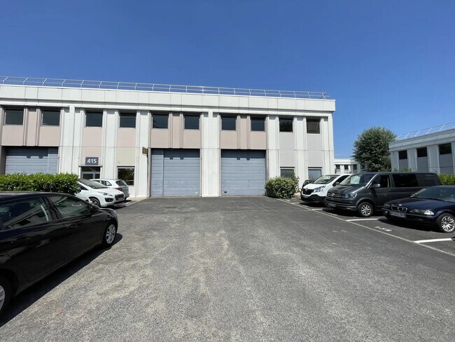 Plus de détails pour 9 Chaussée Jules César, Osny - Industriel/Logistique à louer