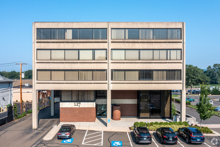 127 Washington Ave, North Haven, CT à louer - Photo de l’immeuble – Image 3 sur 20