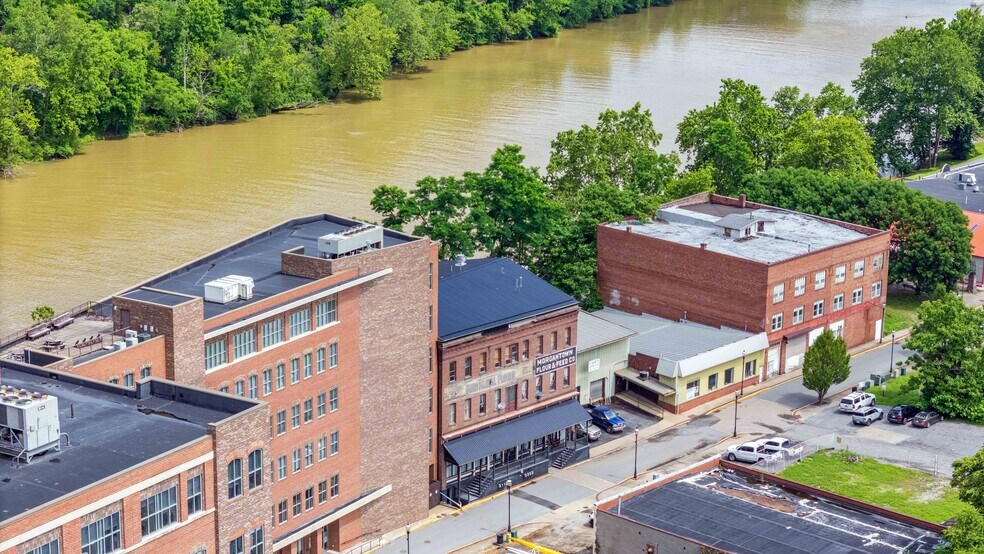 156 Clay St, Morgantown, WV à vendre - Photo de l’immeuble – Image 2 sur 19