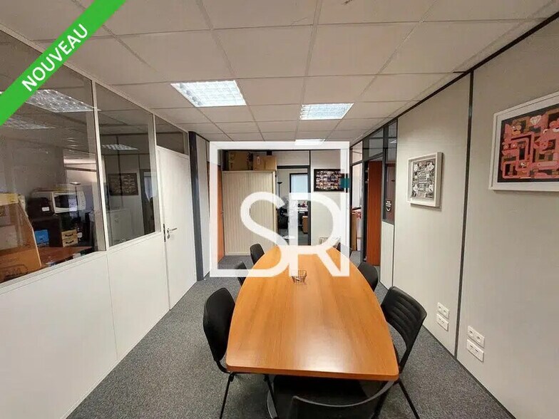 Bureau dans Clermont-Ferrand à vendre - Photo de l’immeuble – Image 1 sur 11