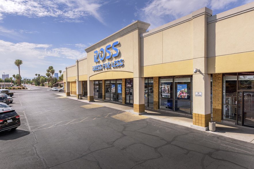 2420-2570 E Desert Inn Rd, Las Vegas, NV à louer - Photo de l’immeuble – Image 1 sur 5