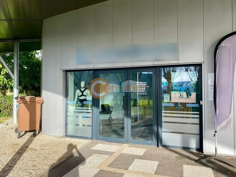 Local commercial dans Libourne à louer - Hall d’entrée – Image 2 sur 8