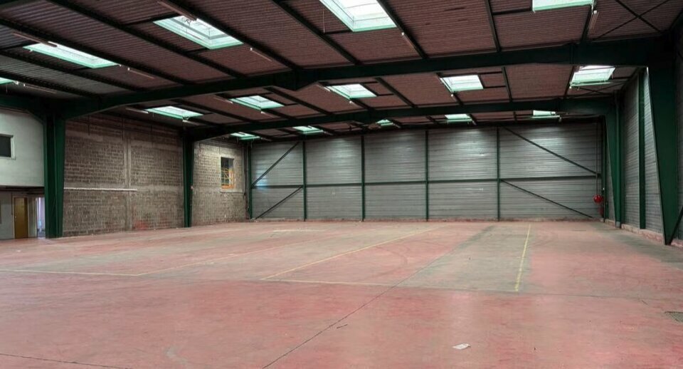 Local d'activités dans Genas à vendre - Photo de l’immeuble – Image 2 sur 10